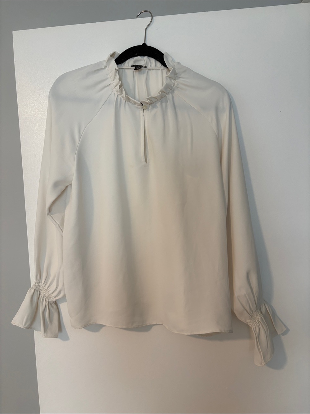 Womens Ann Taylor Cream Ruffle-Neck Long Sleeve Blouse